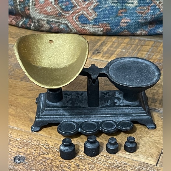 Vintage Art Vintage Small Mini Cast Iron Balancescale W Scoop 4
